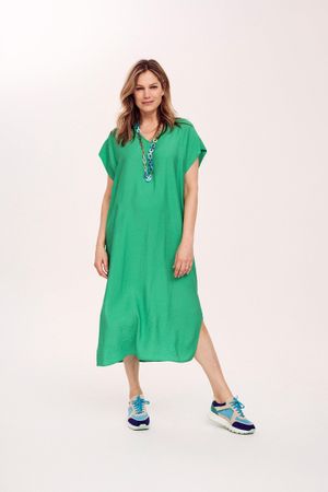 Robe ample en tissu pr&eacute;froiss&eacute;