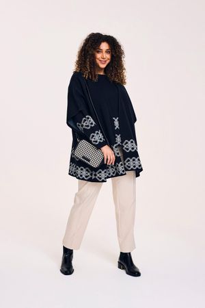 Jassen - Gebreide cape met motief