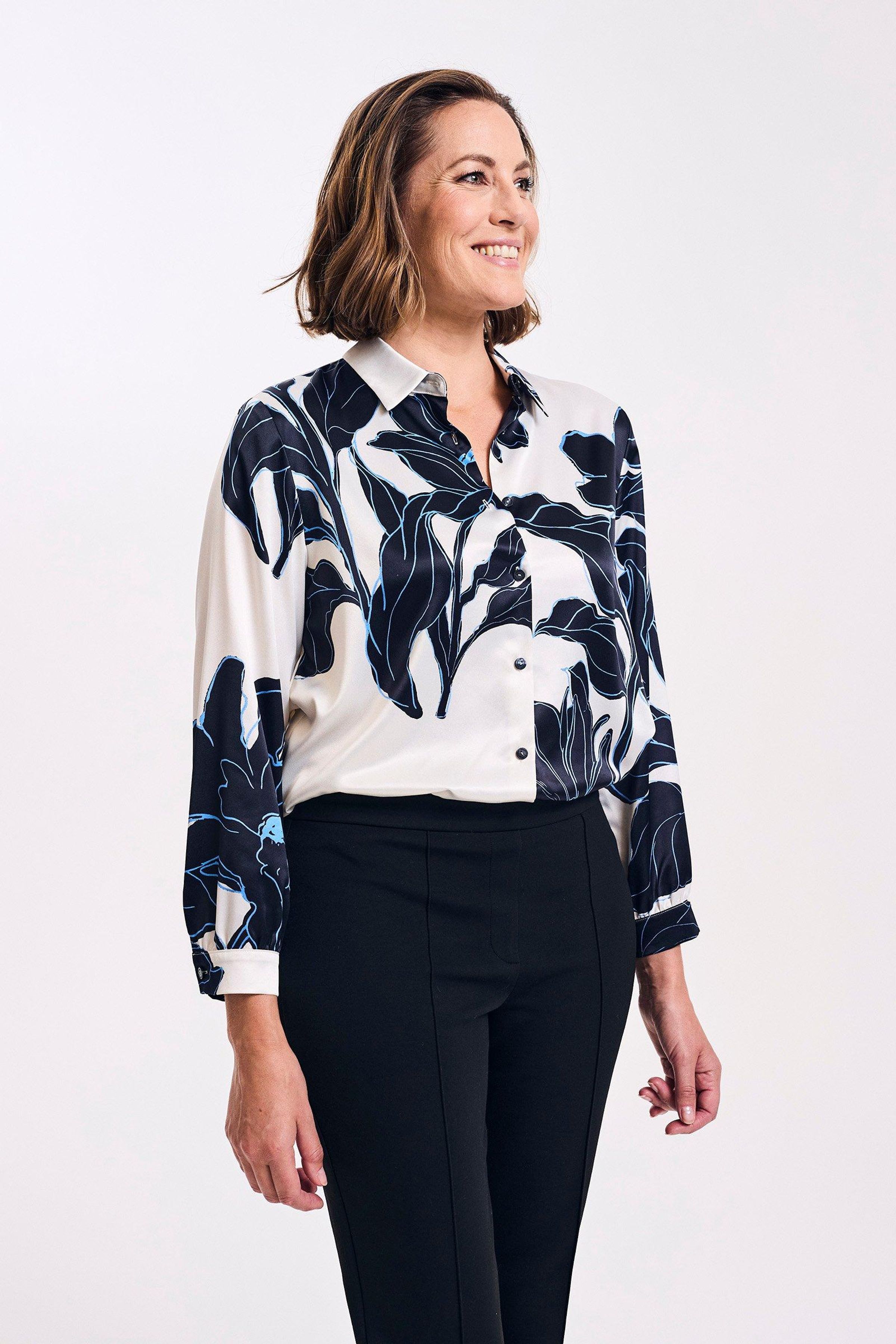Hemdblouse in elastisch satijn - may