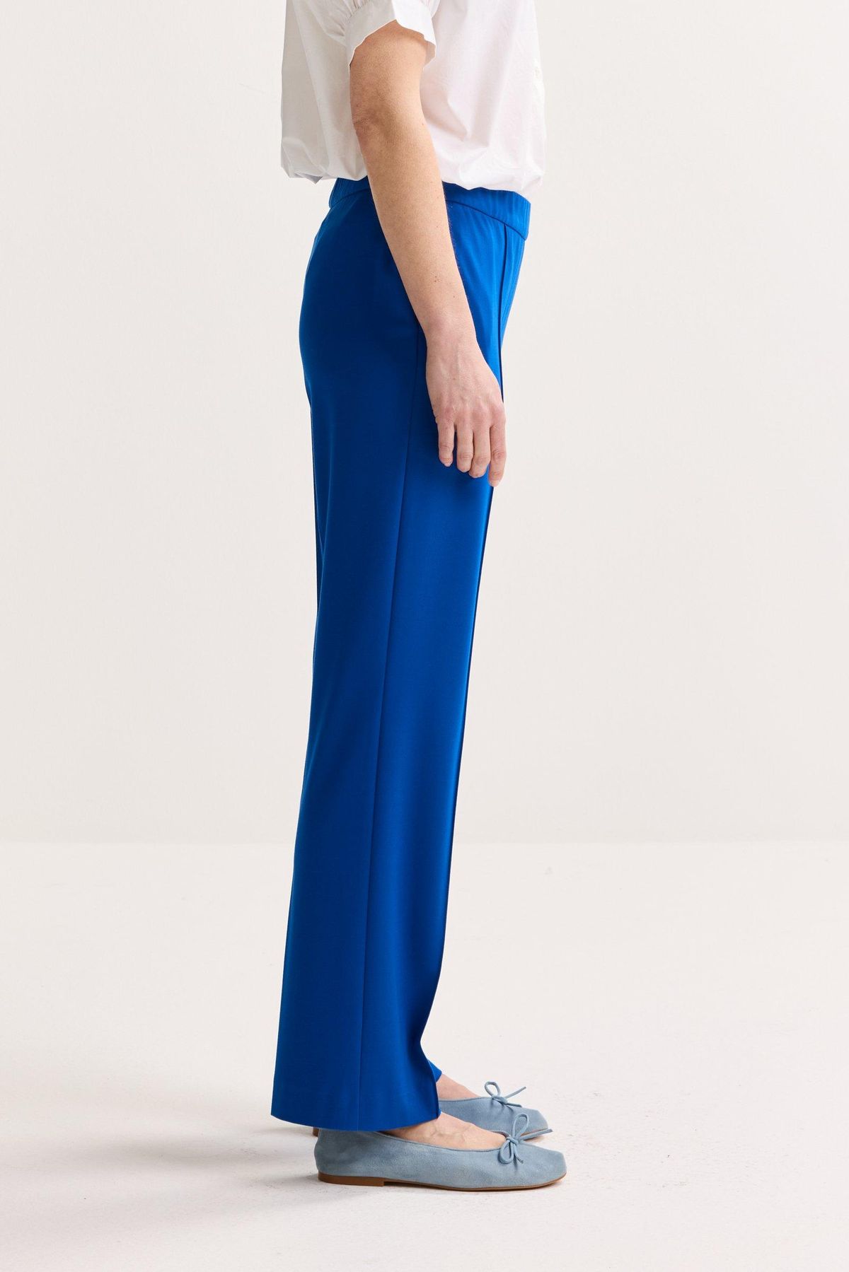 Idée de tenue avec le pantalon bleu vif