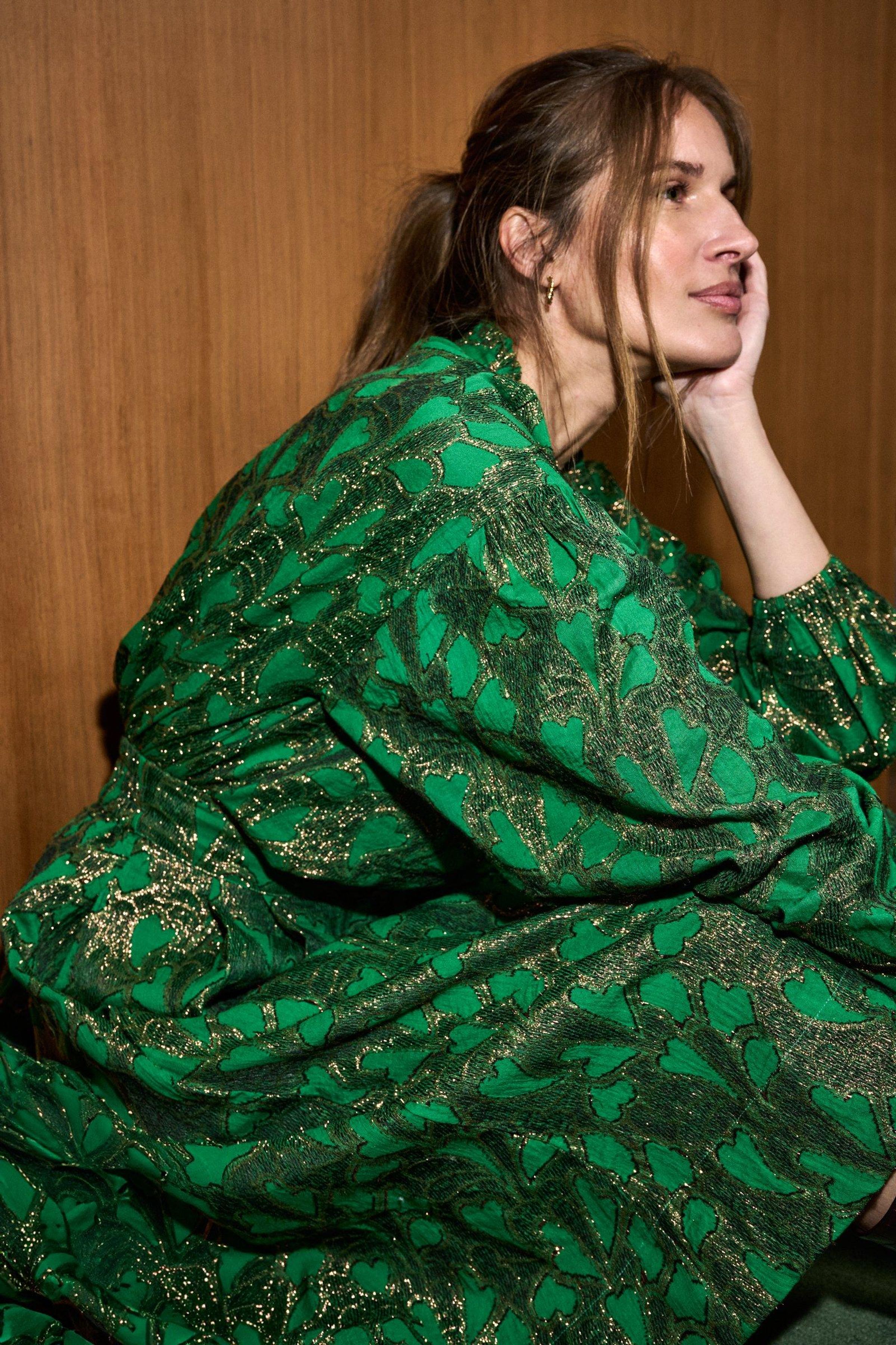 Blouse in gouddraadjacquard met aangefronst kraagje - may
