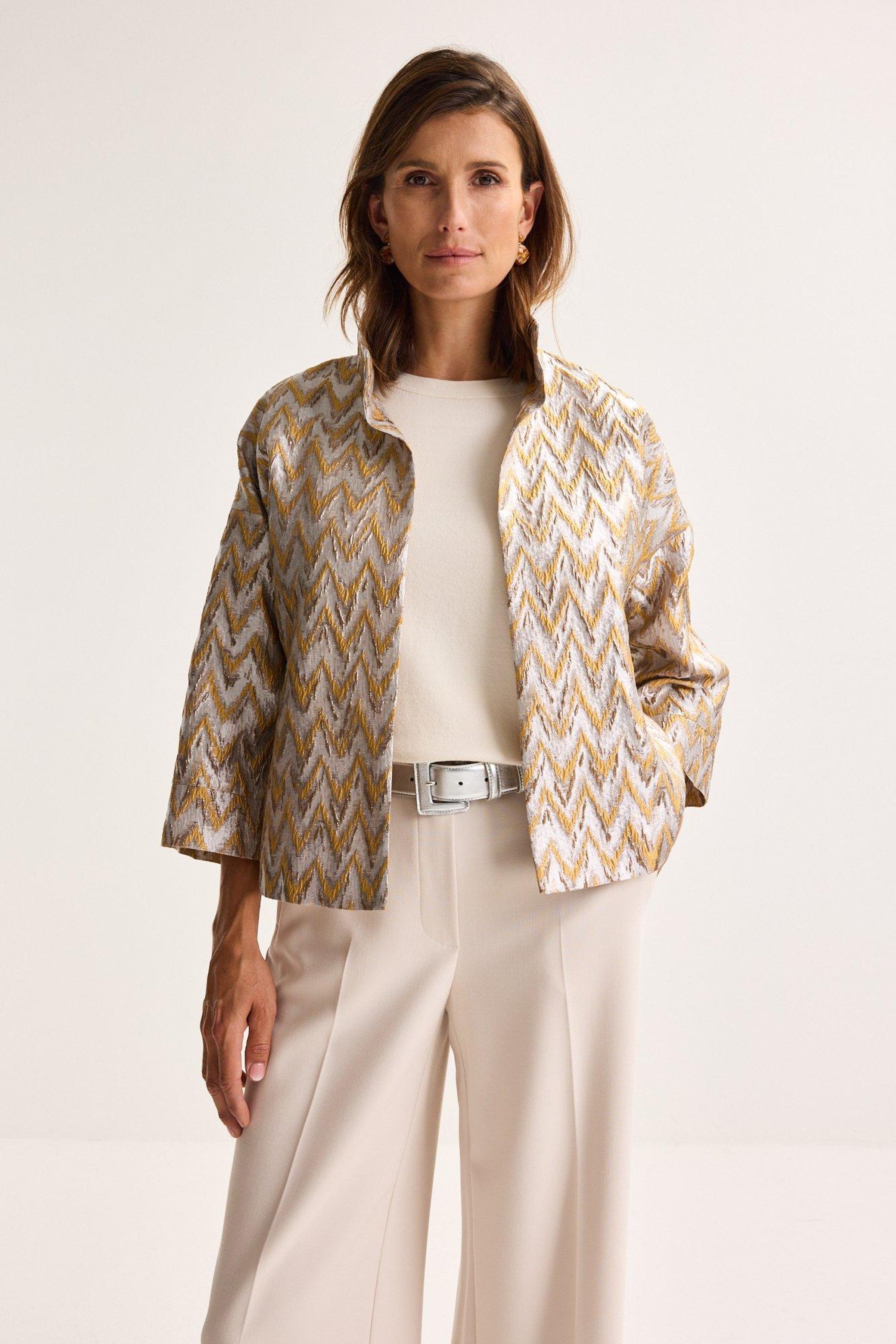 Jasje in metallic jacquard - may