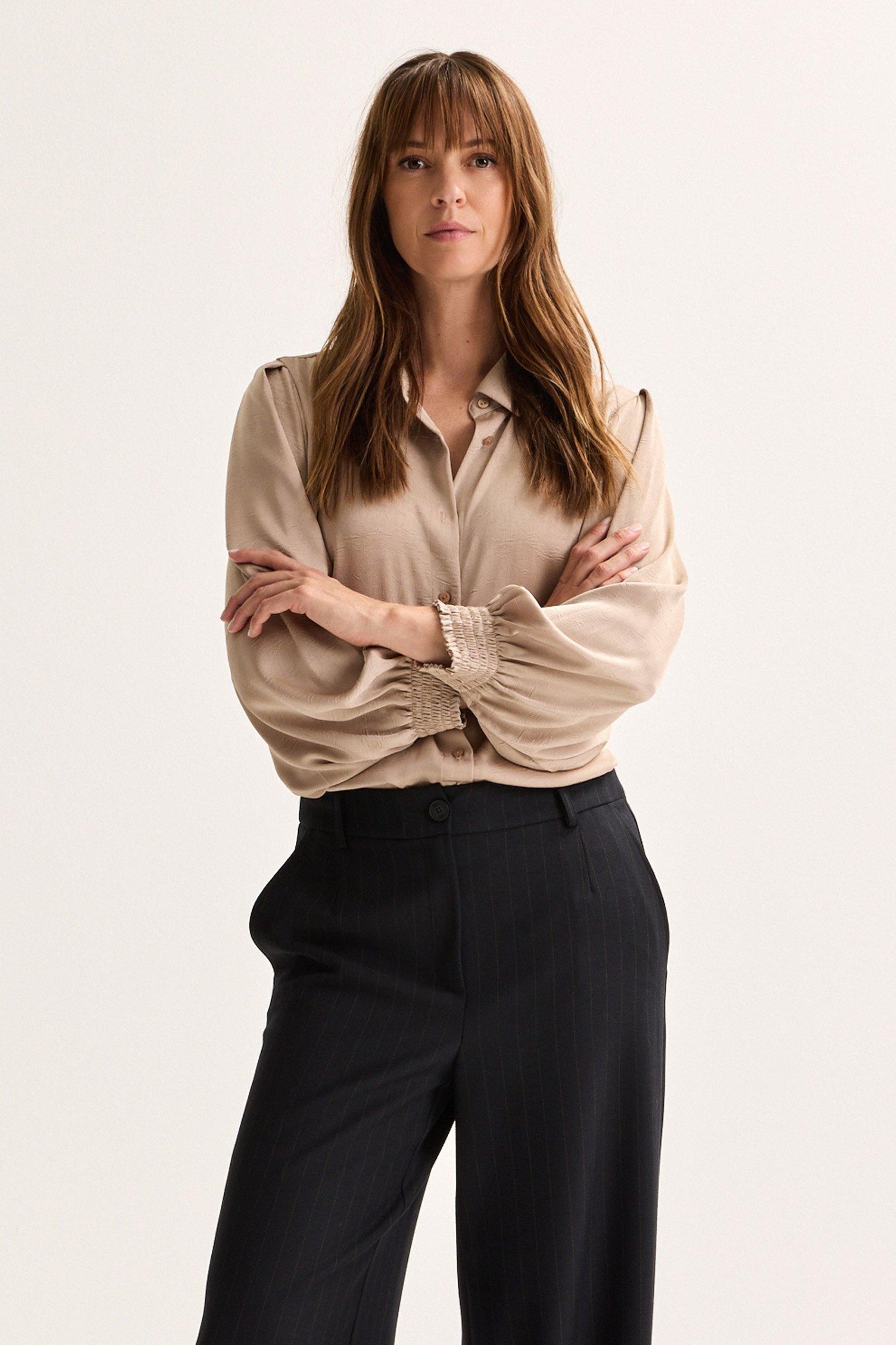 Hemdblouse in elastisch satijn - may