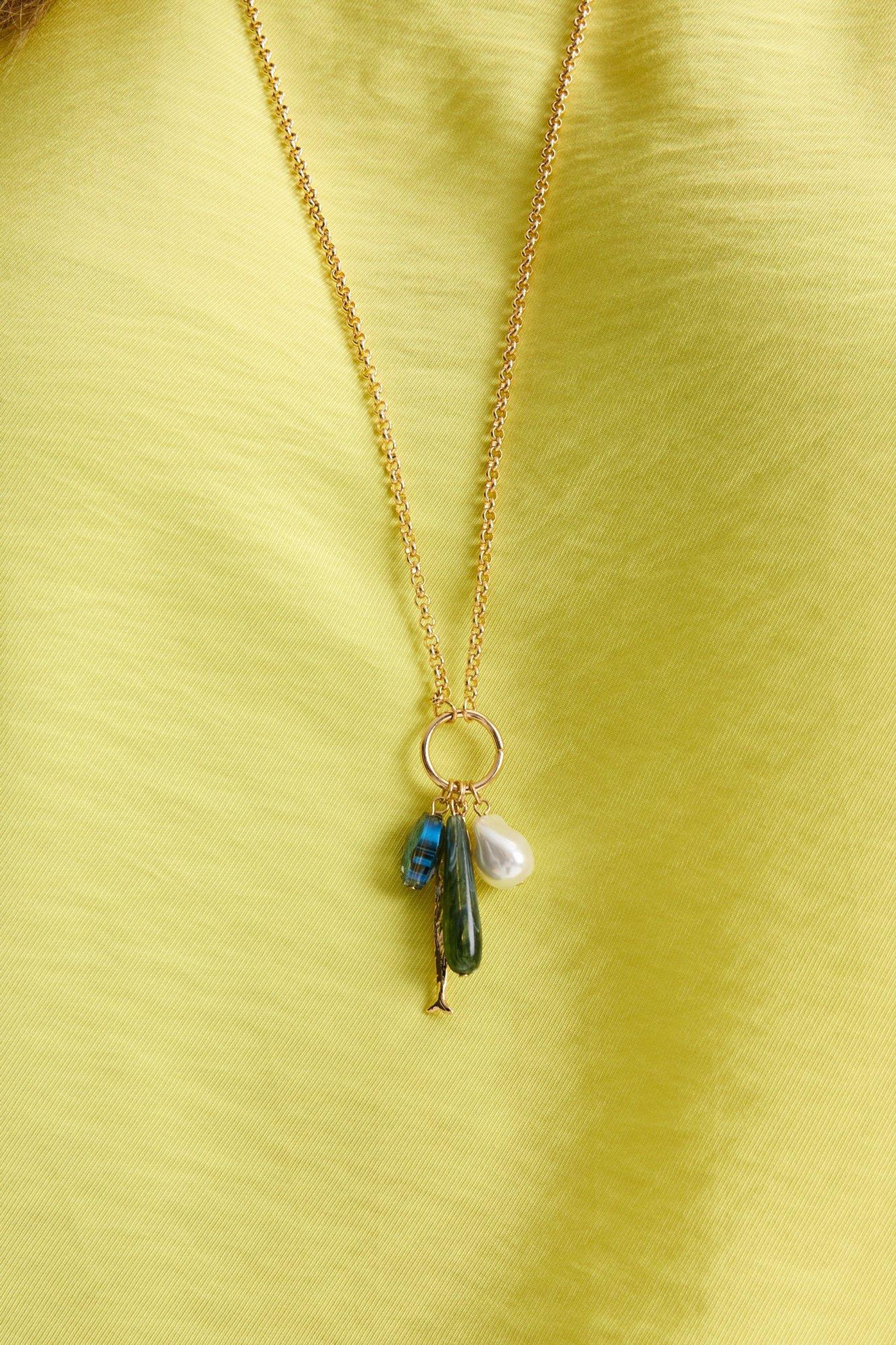 Ketting met bedeltjes - may