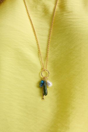 Ketting met bedeltjes - may