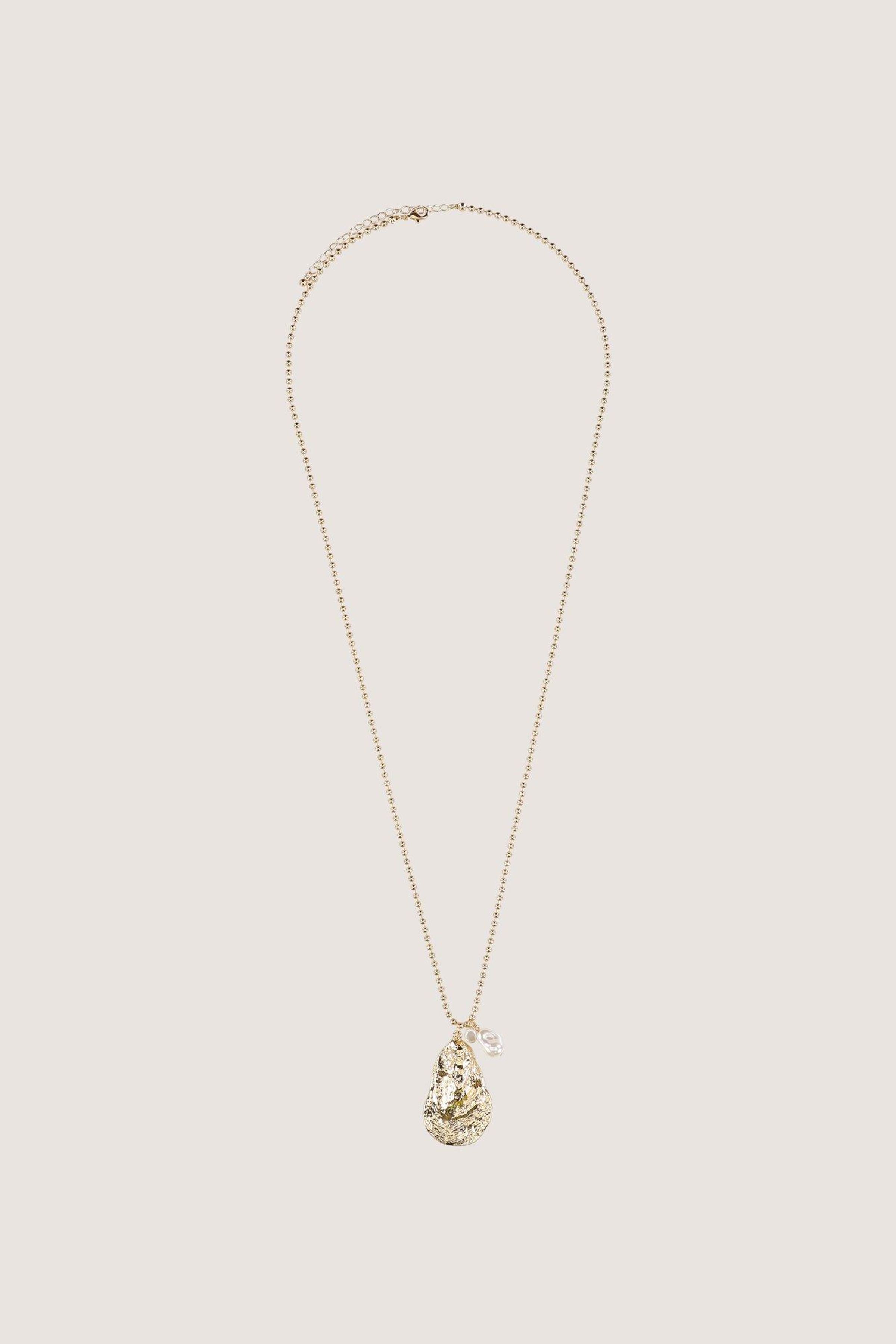 Collier &agrave; pendentif hu&icirc;tre - may