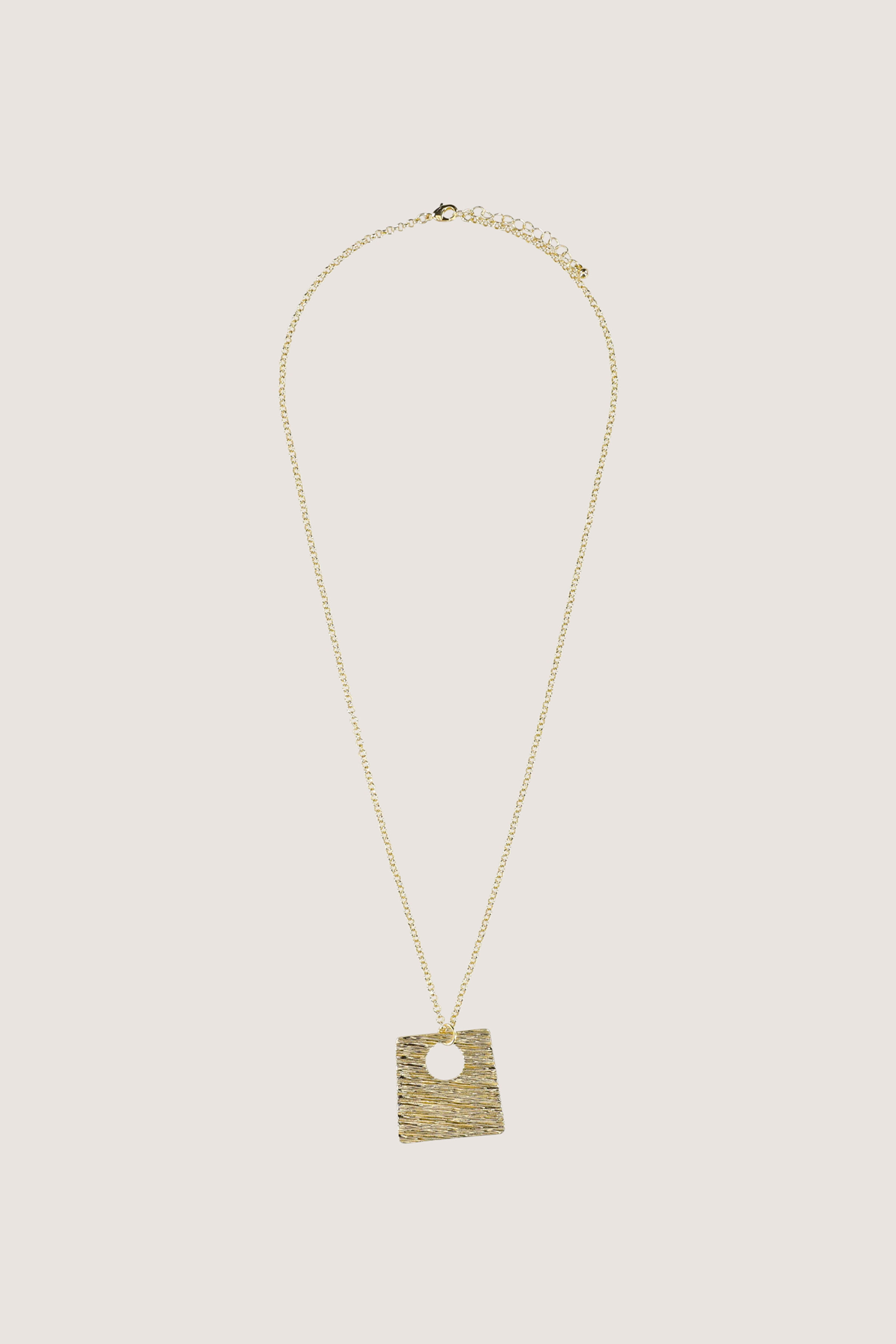 Ketting met geciseleerde hanger - may