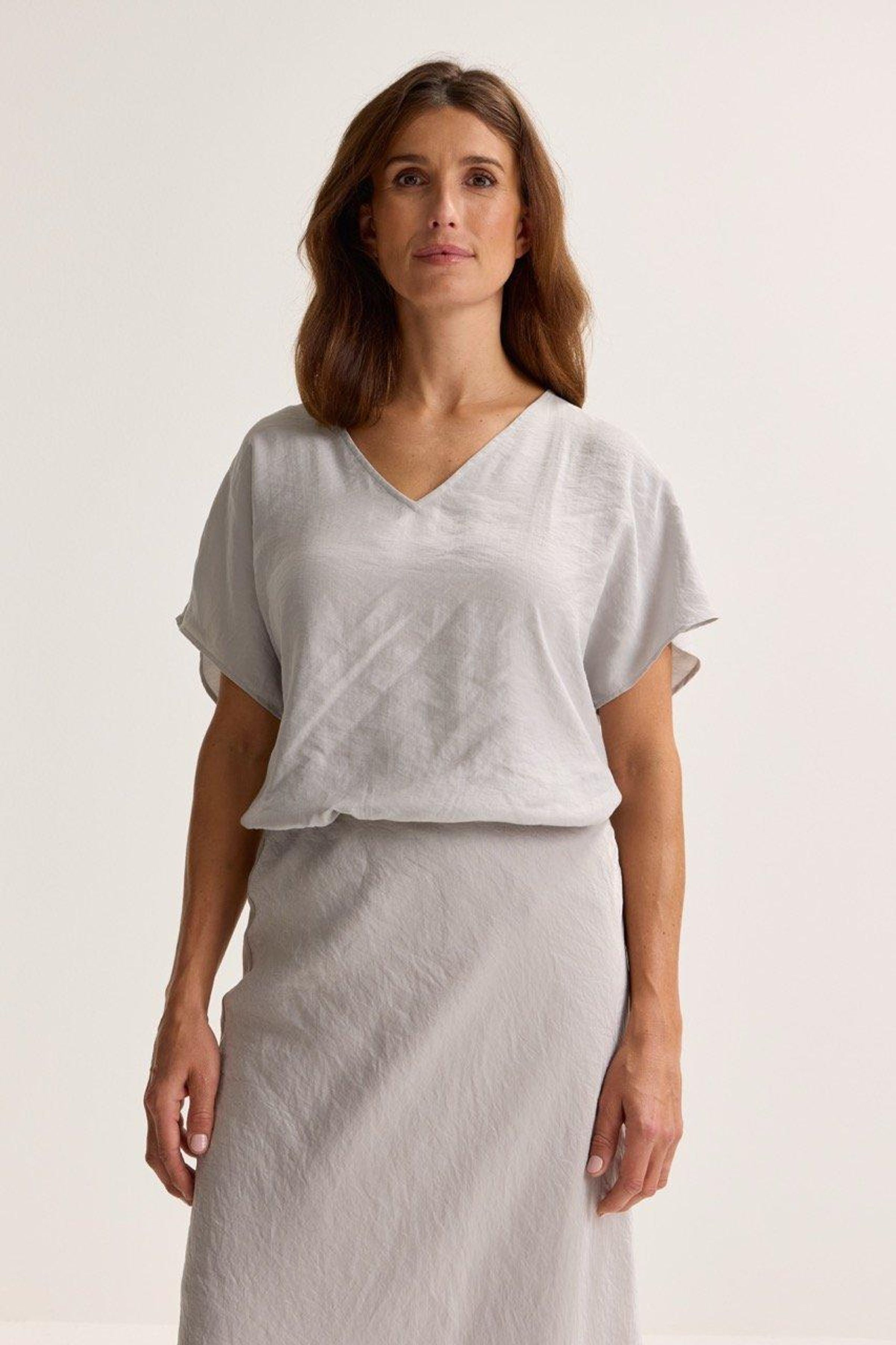 T-shirtblouse met V-hals - may