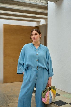 Oversized shirt in lyocell jeans - may