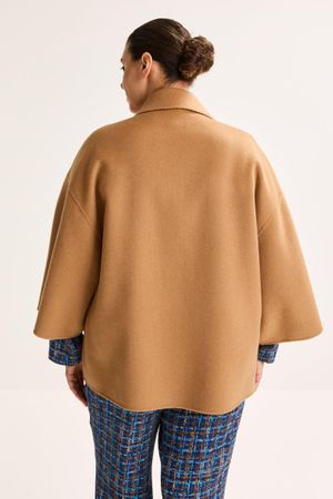 Manteaux - Manteau court en laine faite main