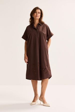 Robe en popeline brod&eacute;e