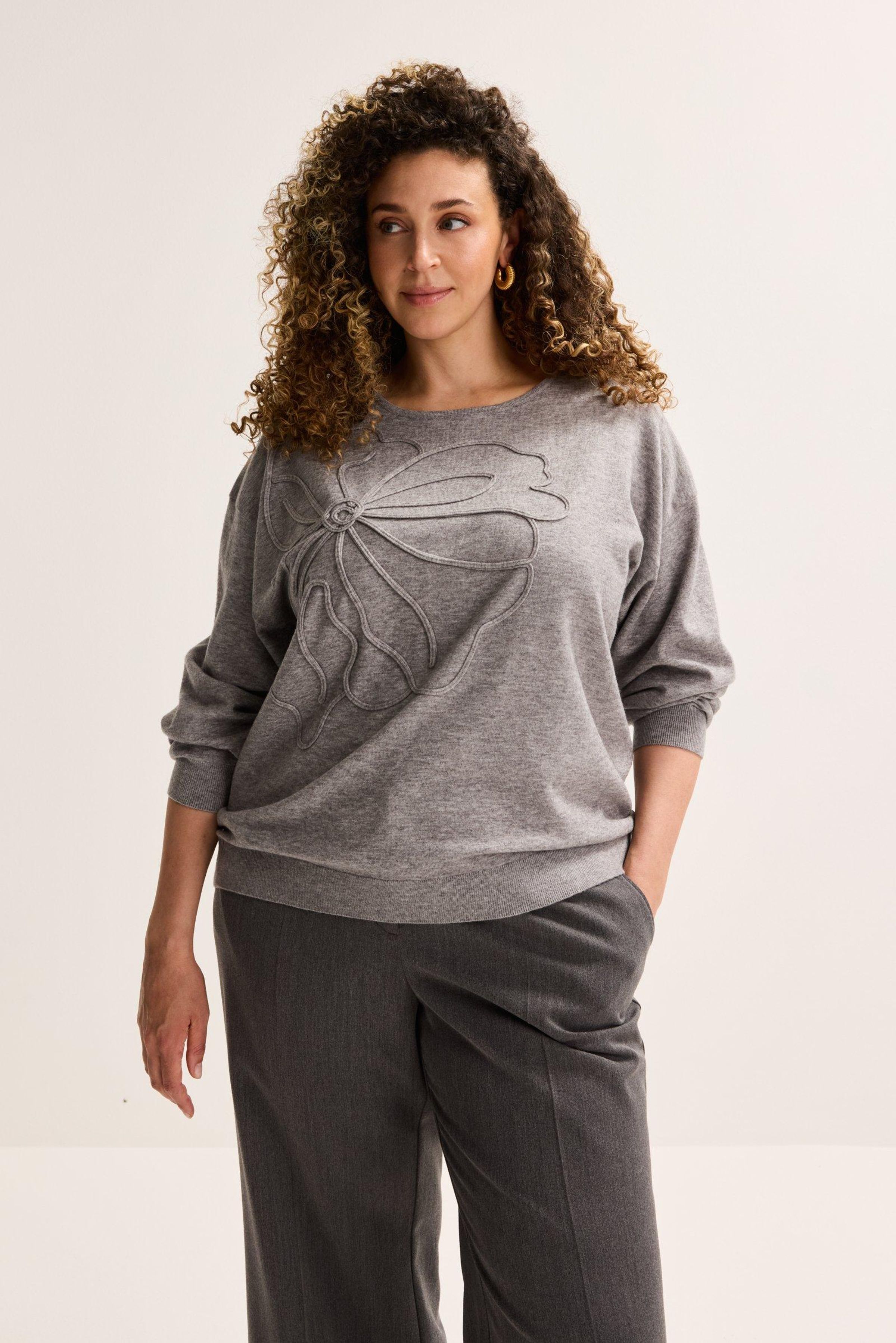 Pull boxy &agrave; fleur brod&eacute;e - may