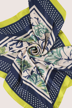 Babyspulletjes - Vierante sjaal met bloemenprint