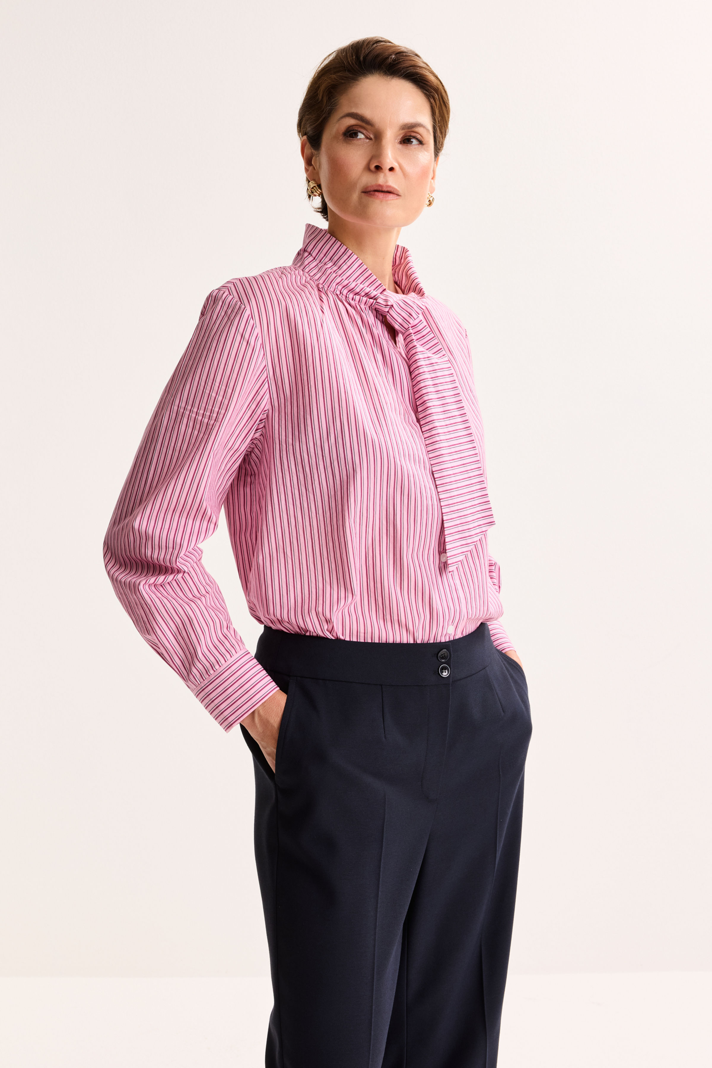 Gestreepte blouse met das - may